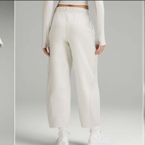 Lululemon Mixed Fabric Relaxed-Fit Tapered High-Rise Pant
Bone